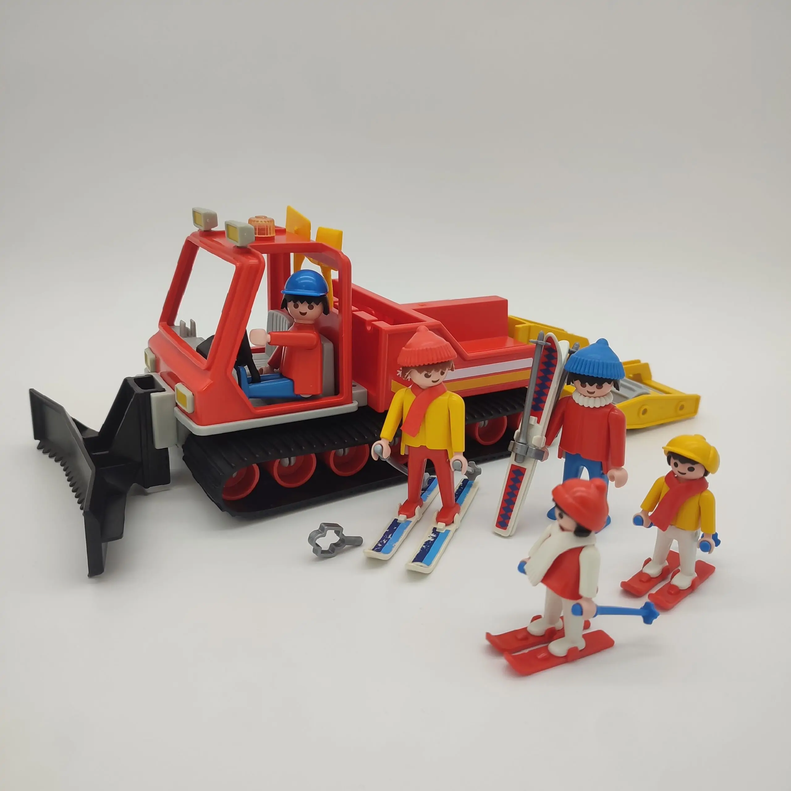 Playmobil issu du set 3469 famille avec déneigeuse vintage – Image 4