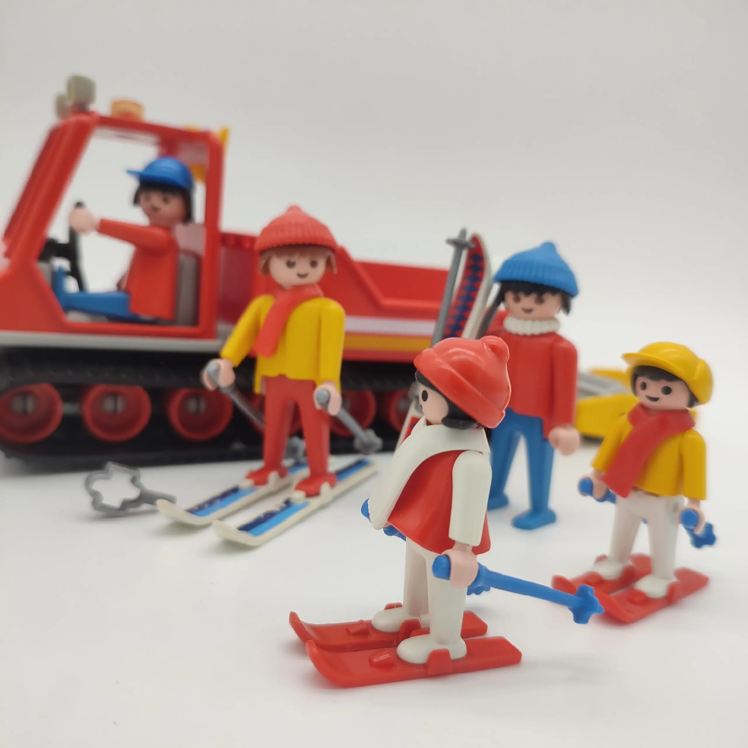 Playmobil issu du set 3469 famille avec déneigeuse vintage – Image 3