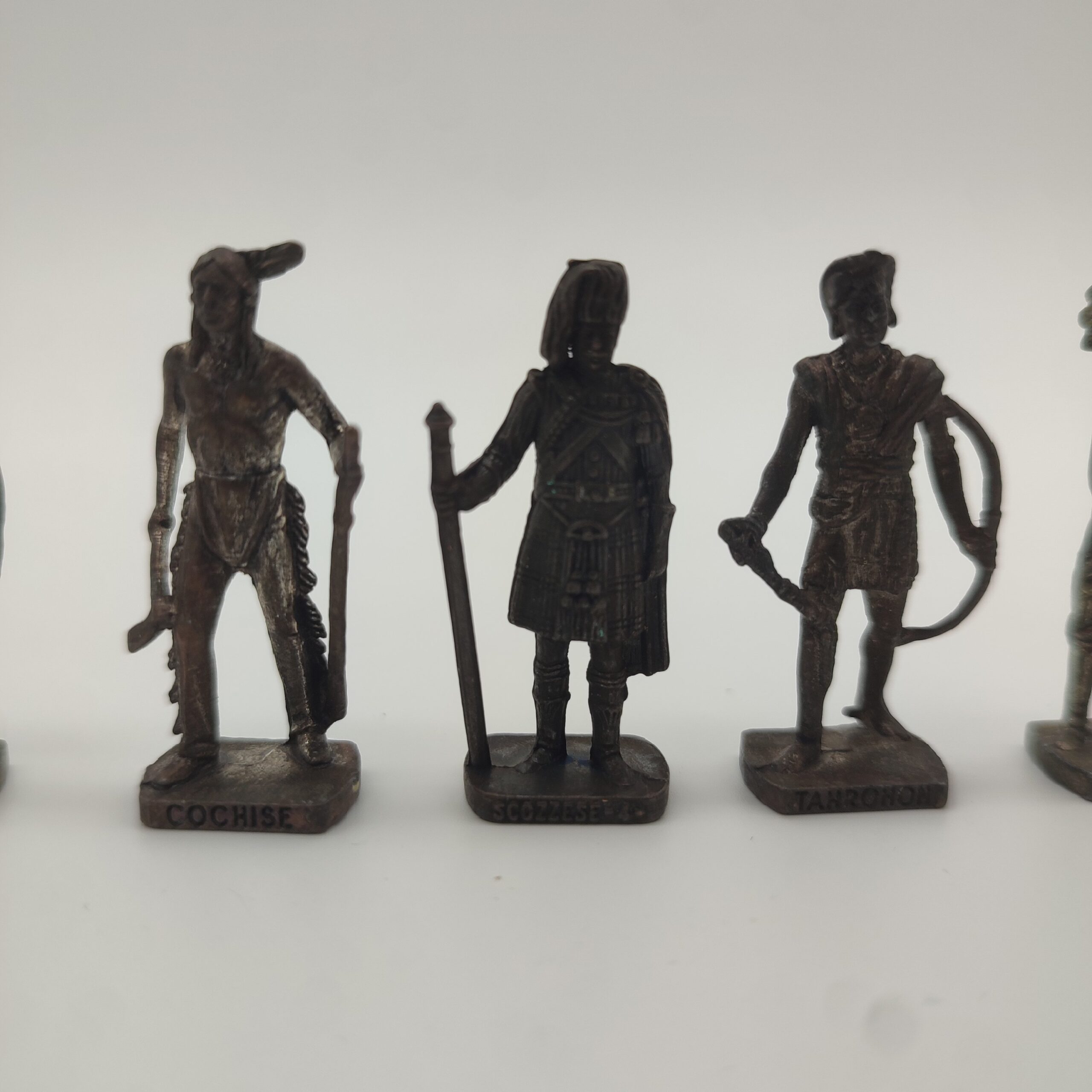Guerriers en métal Kinder vintage – Image 2