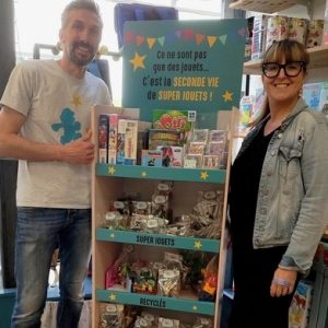 Photo du présentoir de jouets de seconde main Le Temps des Retrouvailles au petit renard Saint symphorien d'ozon